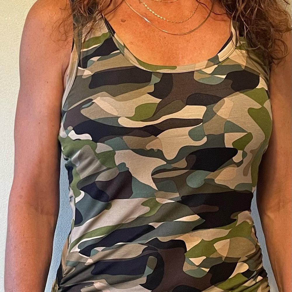 Venus sleeveless ruched bodycon midi dress, camo. Medium.